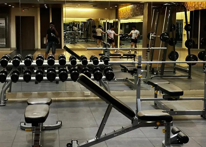Shore 3 Near Airport Road Malls Casino Hotel *