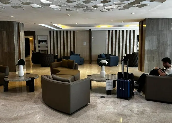 Shore 3 Near Airport Road Malls Casino Hotel *