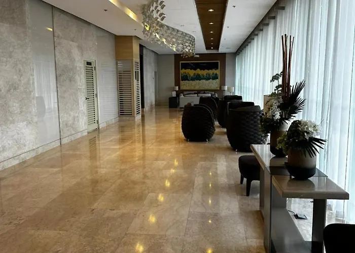 Shore 3 Near Airport Road Malls Casino Hotel *